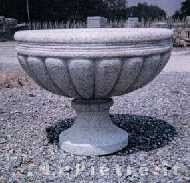 Vaso in granito o pietra per giardino
