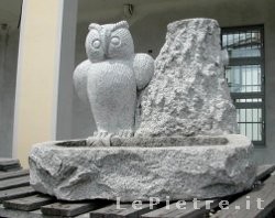 Fontana gufo granito scolpito