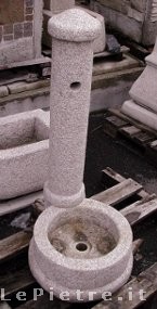 Fontana in granito tonda bocciardata