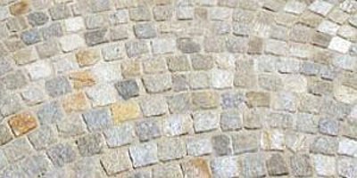 Pavimenti in cubetti a spacco luserna