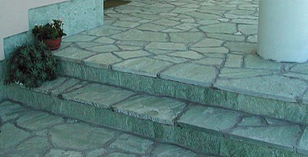 Pavimento esterno in mosaico di pietra