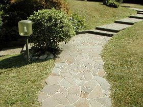 Pietra lastre irregolari da giardino per vialetto