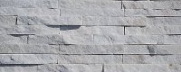 Rivestimento muri in pietra bianca a listelli