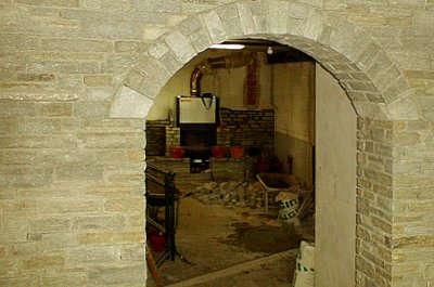 Rivestimento in pietra a spacco parete interna ed arco